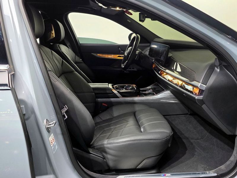 2024 BMW 7 Series 740i xDrive M Sport Limited photo 11