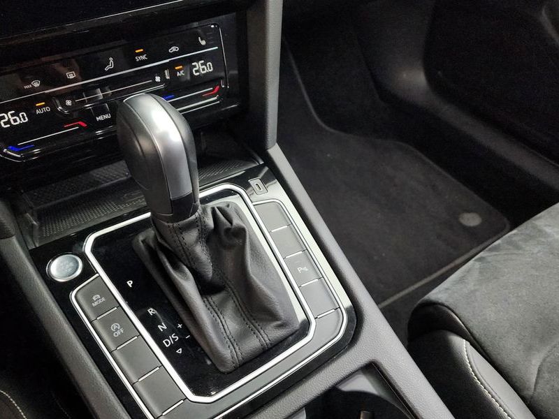 2021 Volkswagen Passat 2.0 TDI Premium photo 9