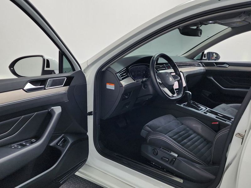 2021 Volkswagen Passat 2.0 TDI Premium photo 10