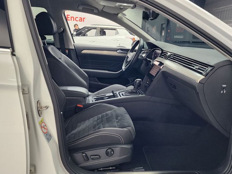 2021 Volkswagen Passat 2.0 TDI Premium photo 11
