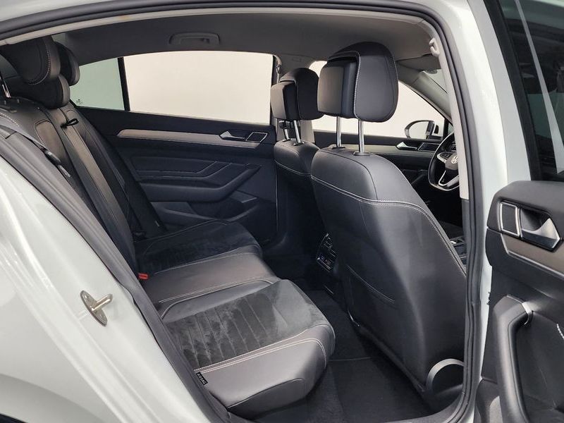 2021 Volkswagen Passat 2.0 TDI Premium photo 12