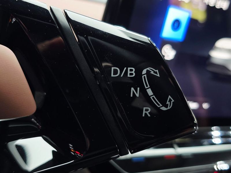 2023 Volkswagen ID.4 Pro photo 9