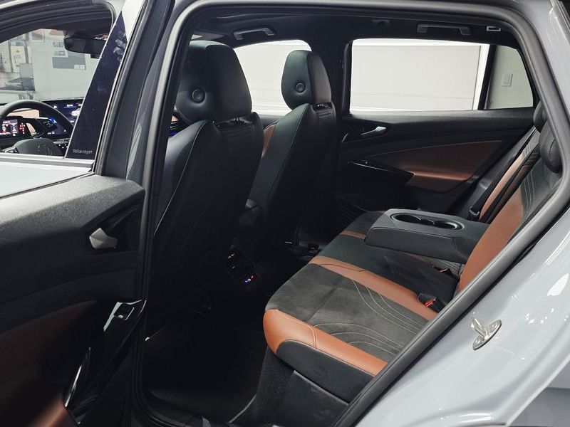 2023 Volkswagen ID.4 Pro photo 11