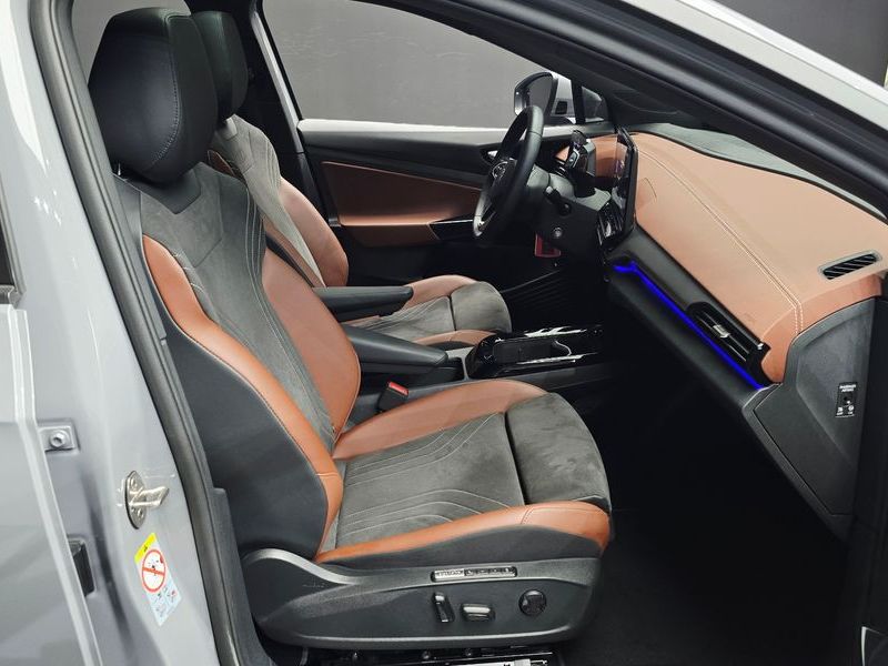 2023 Volkswagen ID.4 Pro photo 12