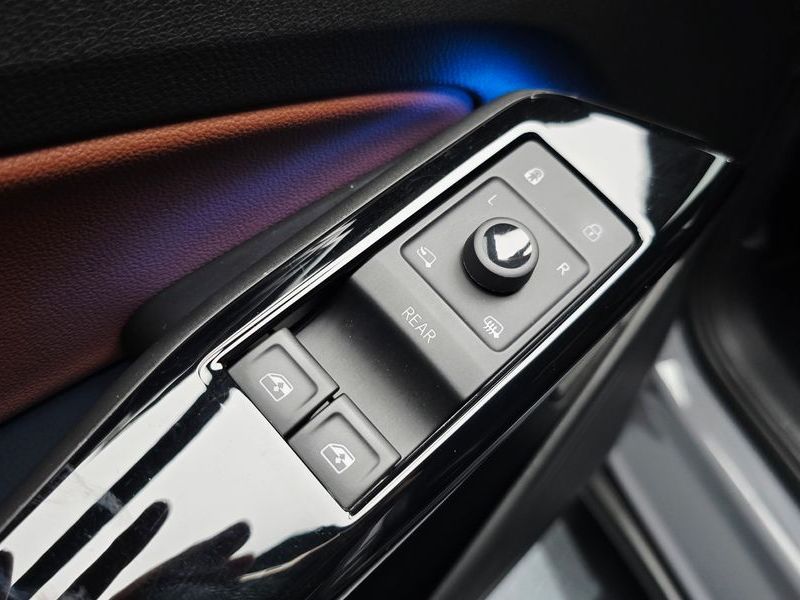 2023 Volkswagen ID.4 Pro photo 14