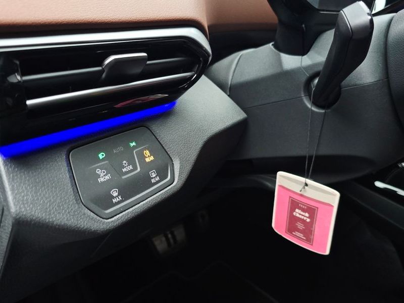 2023 Volkswagen ID.4 Pro photo 15
