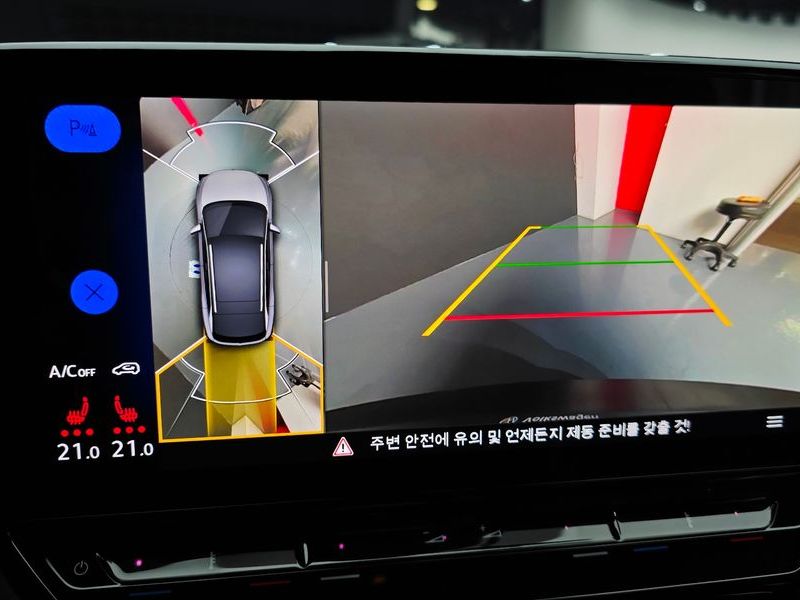 2023 Volkswagen ID.4 Pro photo 17