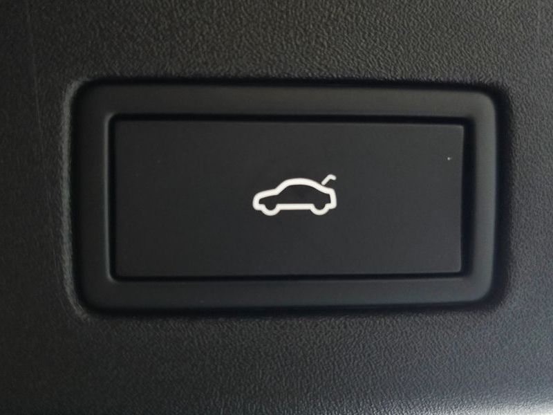 2023 Volkswagen ID.4 Pro photo 18