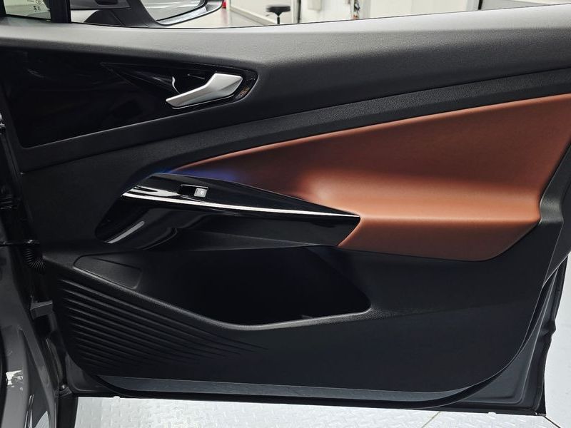 2023 Volkswagen ID.4 Pro photo 25