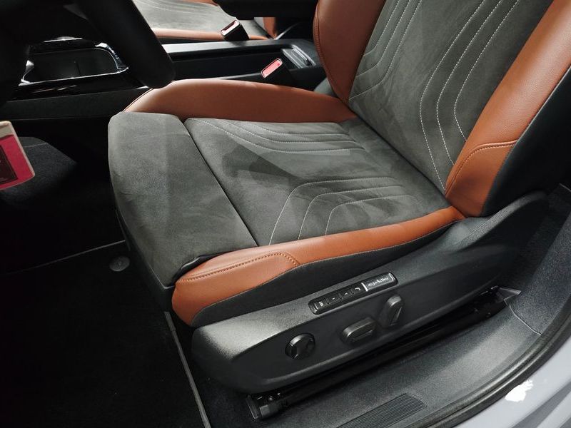 2023 Volkswagen ID.4 Pro photo 27