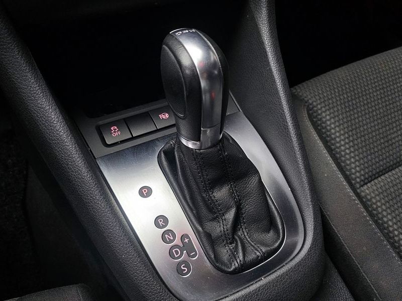 2013 Volkswagen Golf 1.6 TDI Blue Motion StyleEdition photo 9