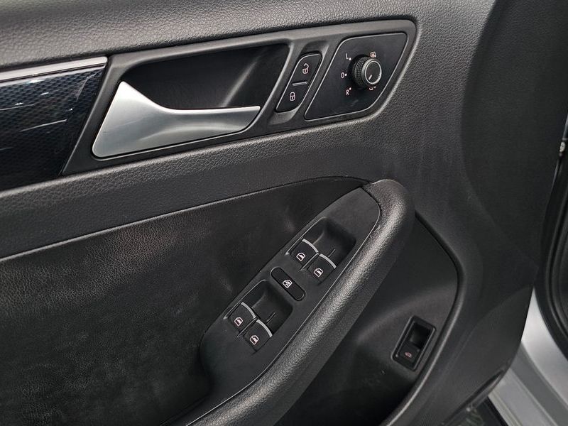 2015 Volkswagen Jetta 2.0 TDI BlueMotion 6th photo 17