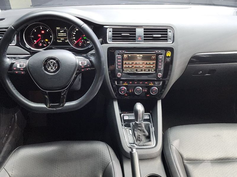 2015 Volkswagen Jetta 2.0 TDI BlueMotion Premium 6th photo 7