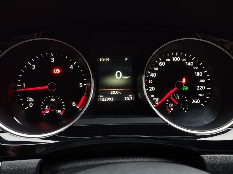 2015 Volkswagen Jetta 2.0 TDI BlueMotion Premium 6th photo 8