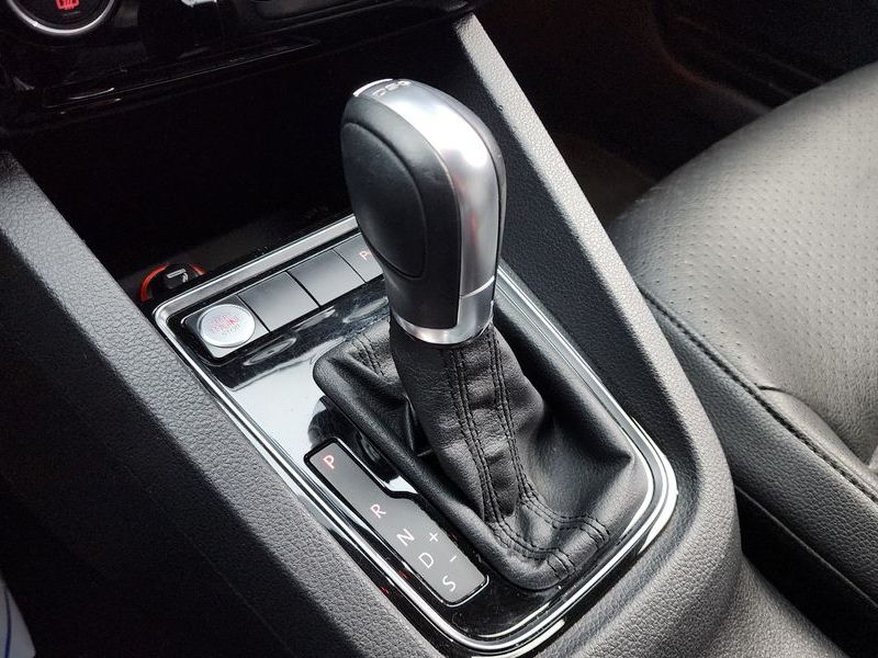 2015 Volkswagen Jetta 2.0 TDI BlueMotion Premium 6th photo 9