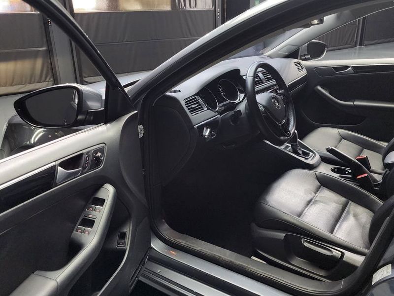 2015 Volkswagen Jetta 2.0 TDI BlueMotion Premium 6th photo 10