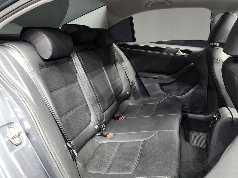 2015 Volkswagen Jetta 2.0 TDI BlueMotion Premium 6th photo 12