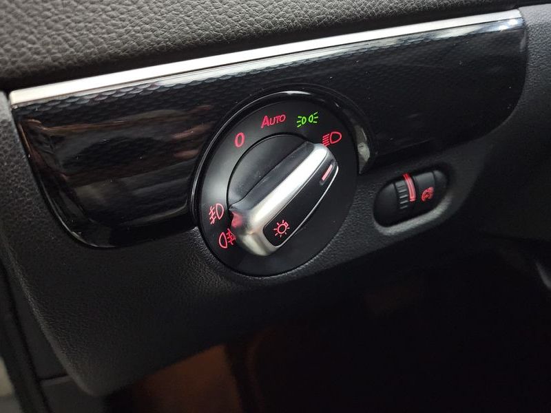 2015 Volkswagen Jetta 2.0 TDI BlueMotion Premium 6th photo 18