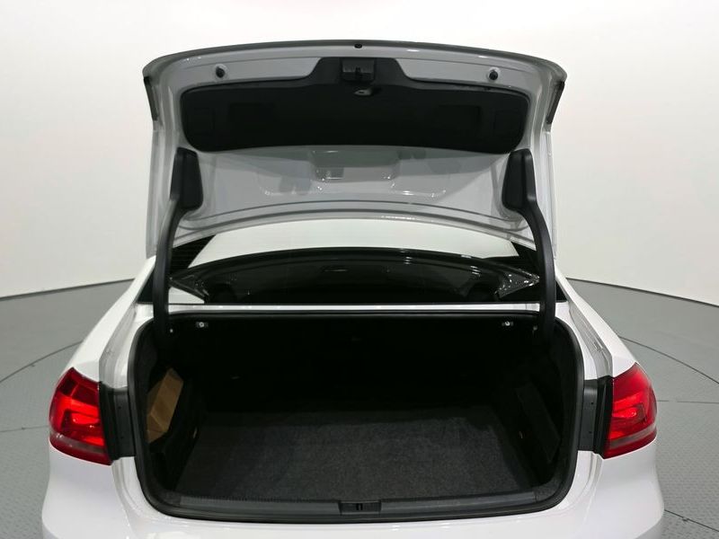 2013 Volkswagen Passat 2.0 TDI B7 photo 20