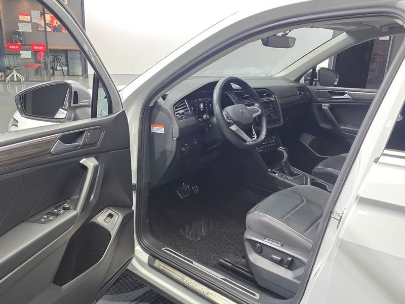 2023 Volkswagen Tiguan 2.0 TSI Prestige photo 10