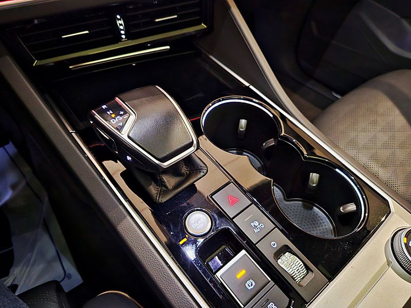 2023 Volkswagen Touareg 3.0 TDI Prestige photo 9