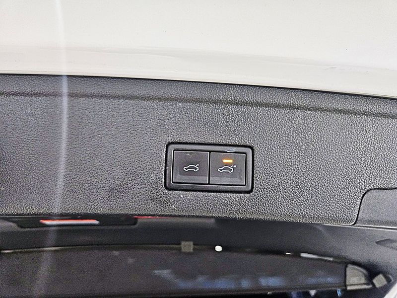 2023 Volkswagen Touareg 3.0 TDI Prestige photo 18
