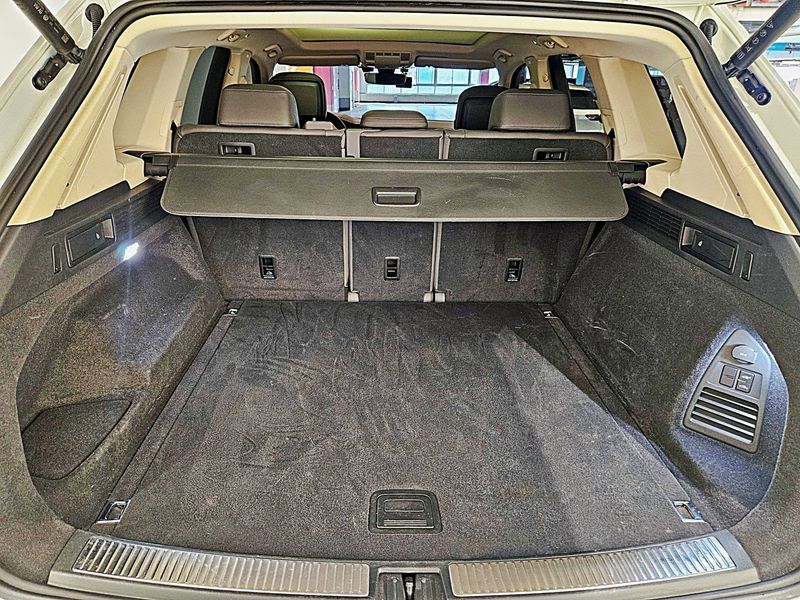 2023 Volkswagen Touareg 3.0 TDI Prestige photo 19