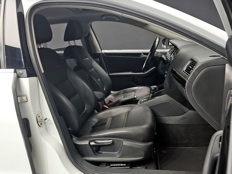 2015 Volkswagen Jetta 2.0 TDI BlueMotion Premium 6th photo 10