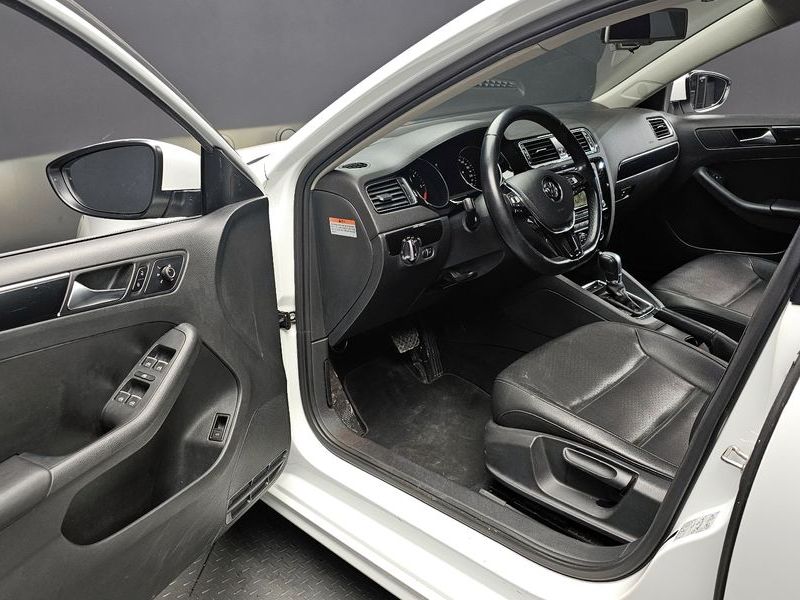2015 Volkswagen Jetta 2.0 TDI BlueMotion Premium 6th photo 11