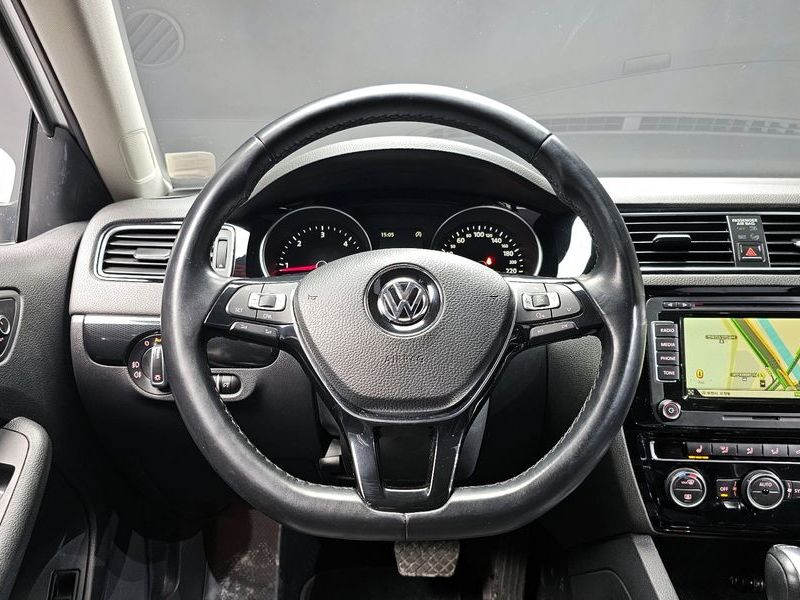 2015 Volkswagen Jetta 2.0 TDI BlueMotion Premium 6th photo 13