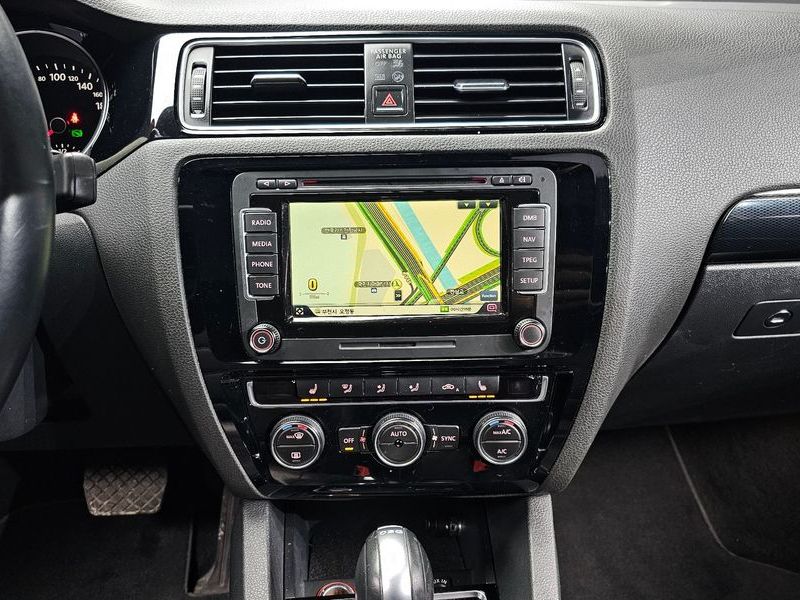 2015 Volkswagen Jetta 2.0 TDI BlueMotion Premium 6th photo 14