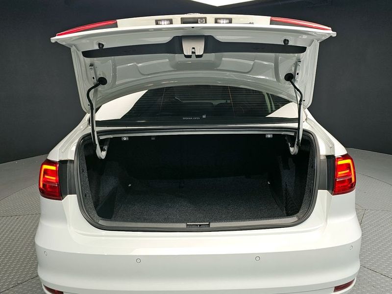 2015 Volkswagen Jetta 2.0 TDI BlueMotion Premium 6th photo 20