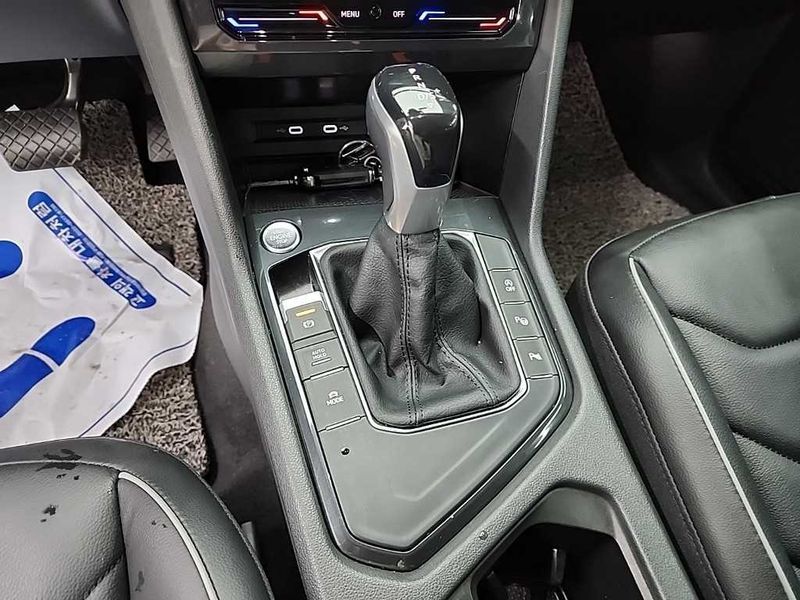 2022 Volkswagen Tiguan 2.0 TDI Premium photo 8