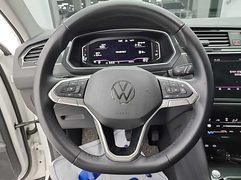 2022 Volkswagen Tiguan 2.0 TDI Premium photo 9