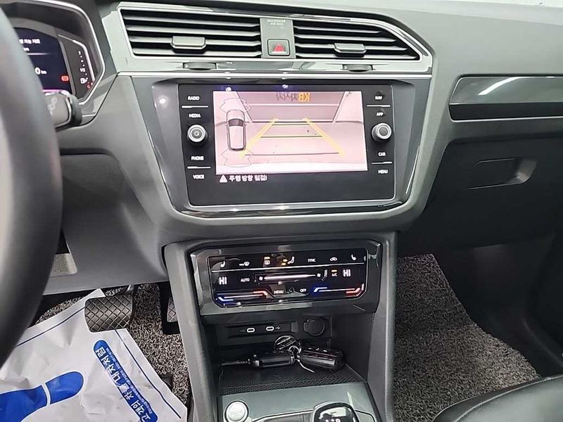2022 Volkswagen Tiguan 2.0 TDI Premium photo 10