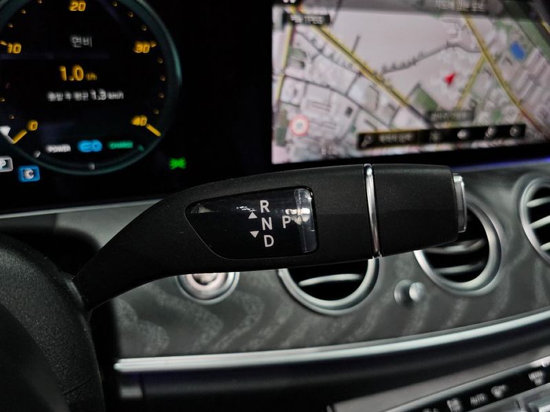2022 Mercedes-Benz E-Class E350 4MATIC AMG Line photo 9