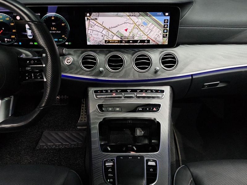 2022 Mercedes-Benz E-Class E350 4MATIC AMG Line photo 14