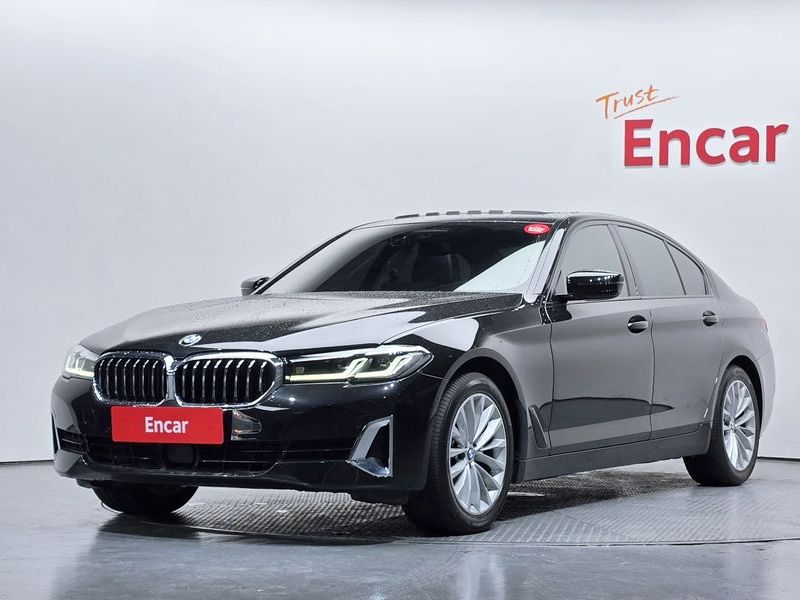 2021 BMW 5 Series 523d Luxury photo 1