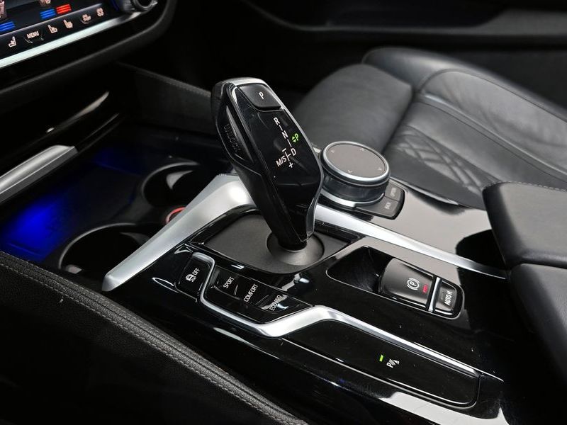 2021 BMW 5 Series 523d Luxury photo 9