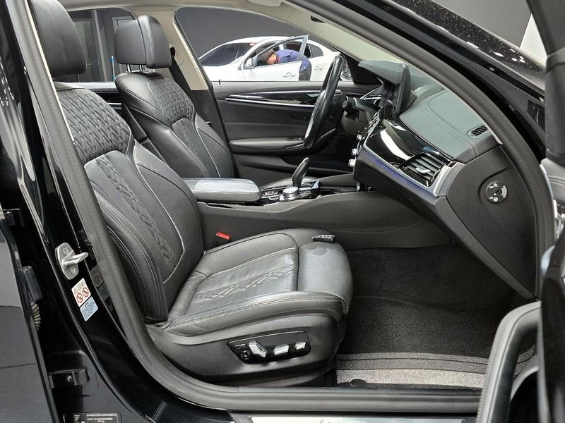 2021 BMW 5 Series 523d Luxury photo 10