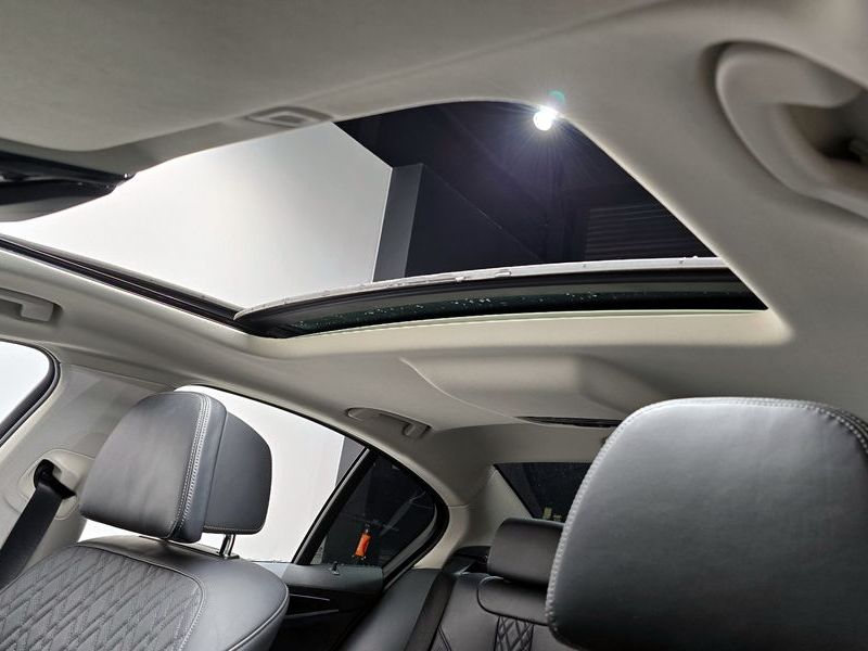 2021 BMW 5 Series 523d Luxury photo 19