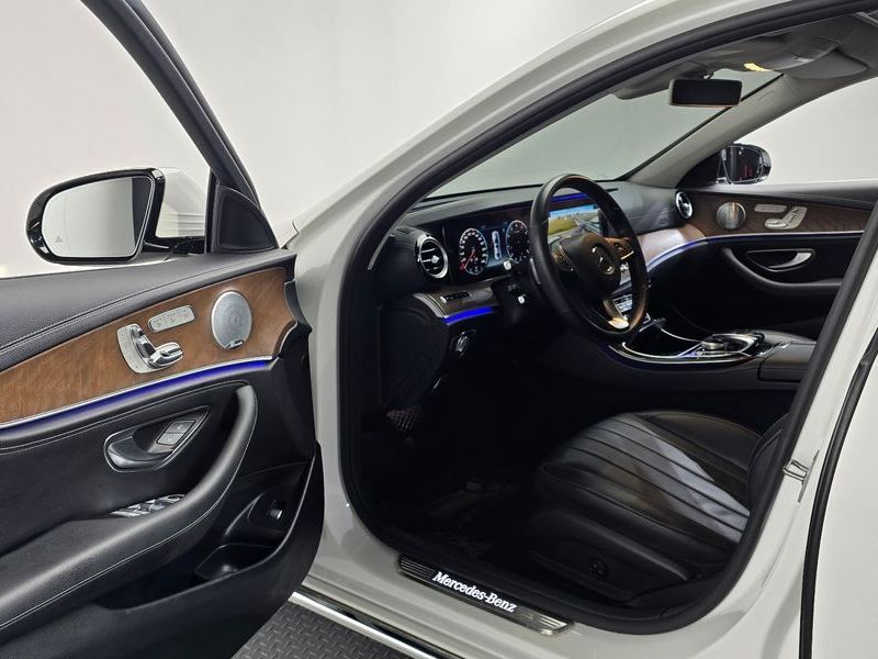 2018 Mercedes-Benz E-Class E300 4MATIC Exclusive photo 10