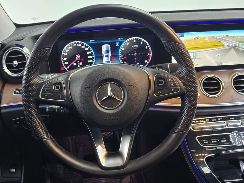 2018 Mercedes-Benz E-Class E300 4MATIC Exclusive photo 13
