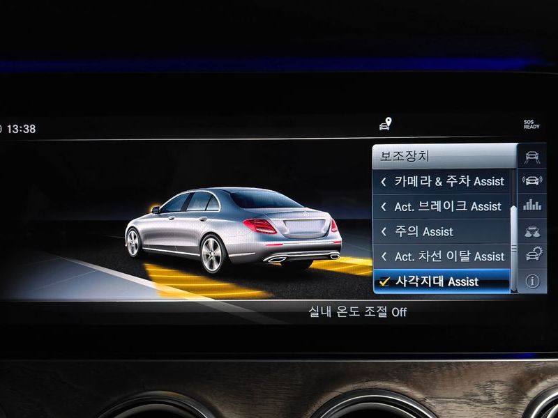 2018 Mercedes-Benz E-Class E300 4MATIC Exclusive photo 16