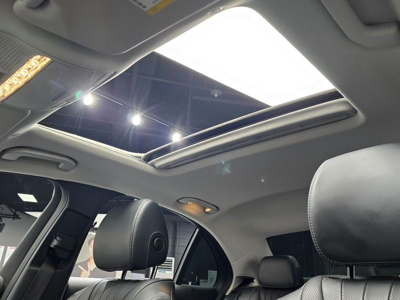 2018 Mercedes-Benz E-Class E300 4MATIC Exclusive photo 19