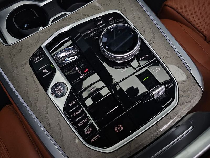 2024 BMW X7 xDrive 40d Design Pure Excellence 7-Seater photo 9