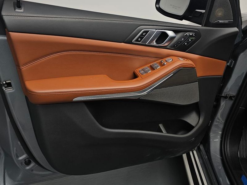2024 BMW X7 xDrive 40d Design Pure Excellence 7-Seater photo 25