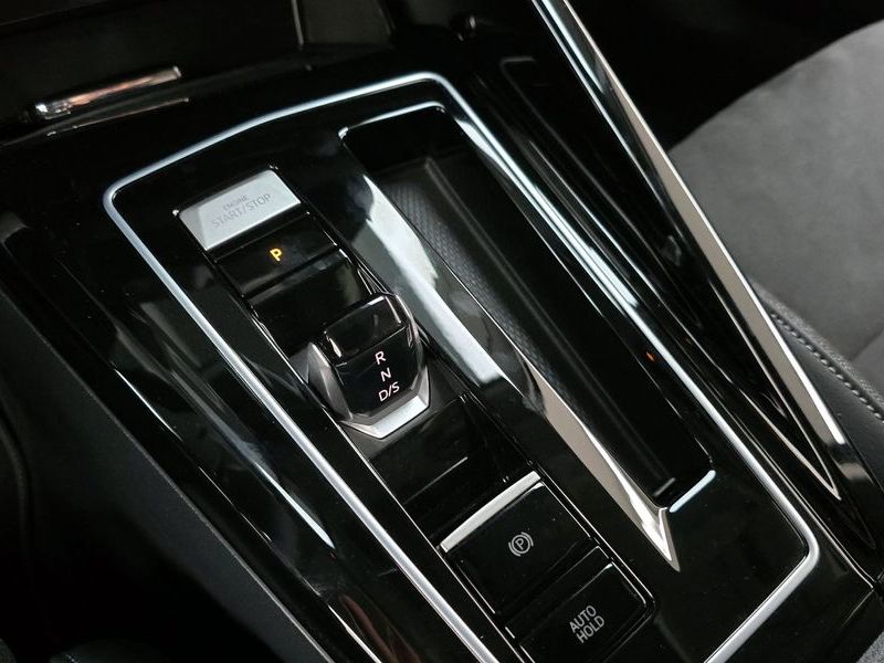 2025 Volkswagen Golf 2.0 TDI Prestige photo 9