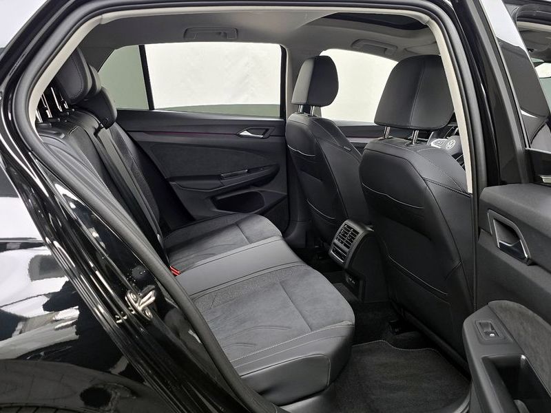 2025 Volkswagen Golf 2.0 TDI Prestige photo 12