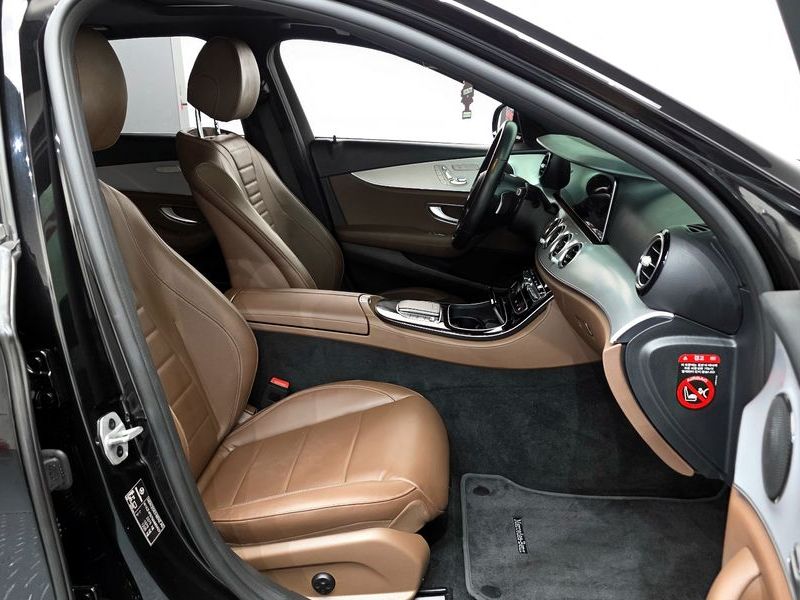 2021 Mercedes-Benz E-Class E250 Avantgarde photo 11